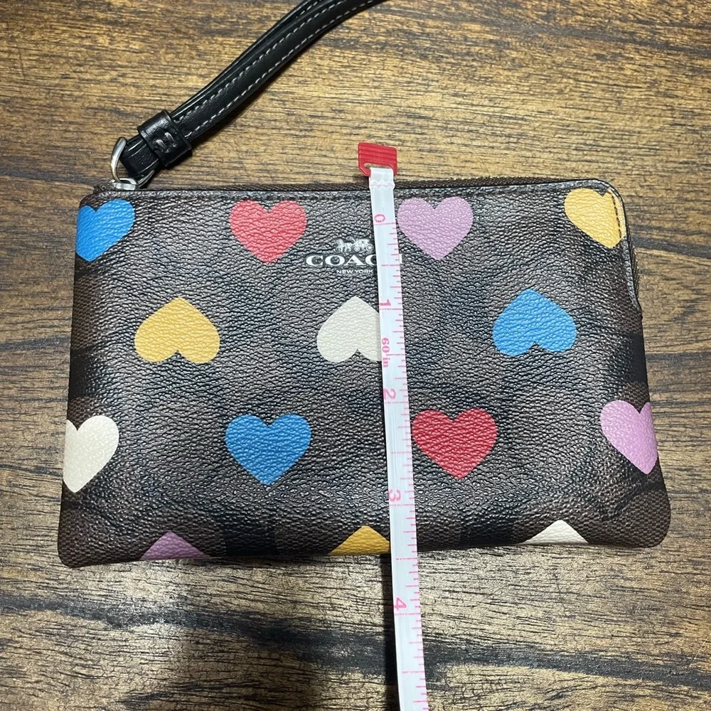 Coach heart wristlet - Picture 2 of 8